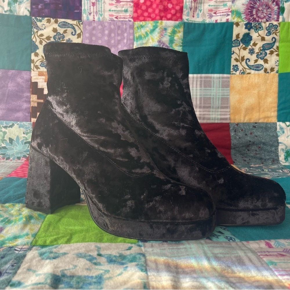 90s Vintage High Lights Black Velvet Ankle Boots Size 9